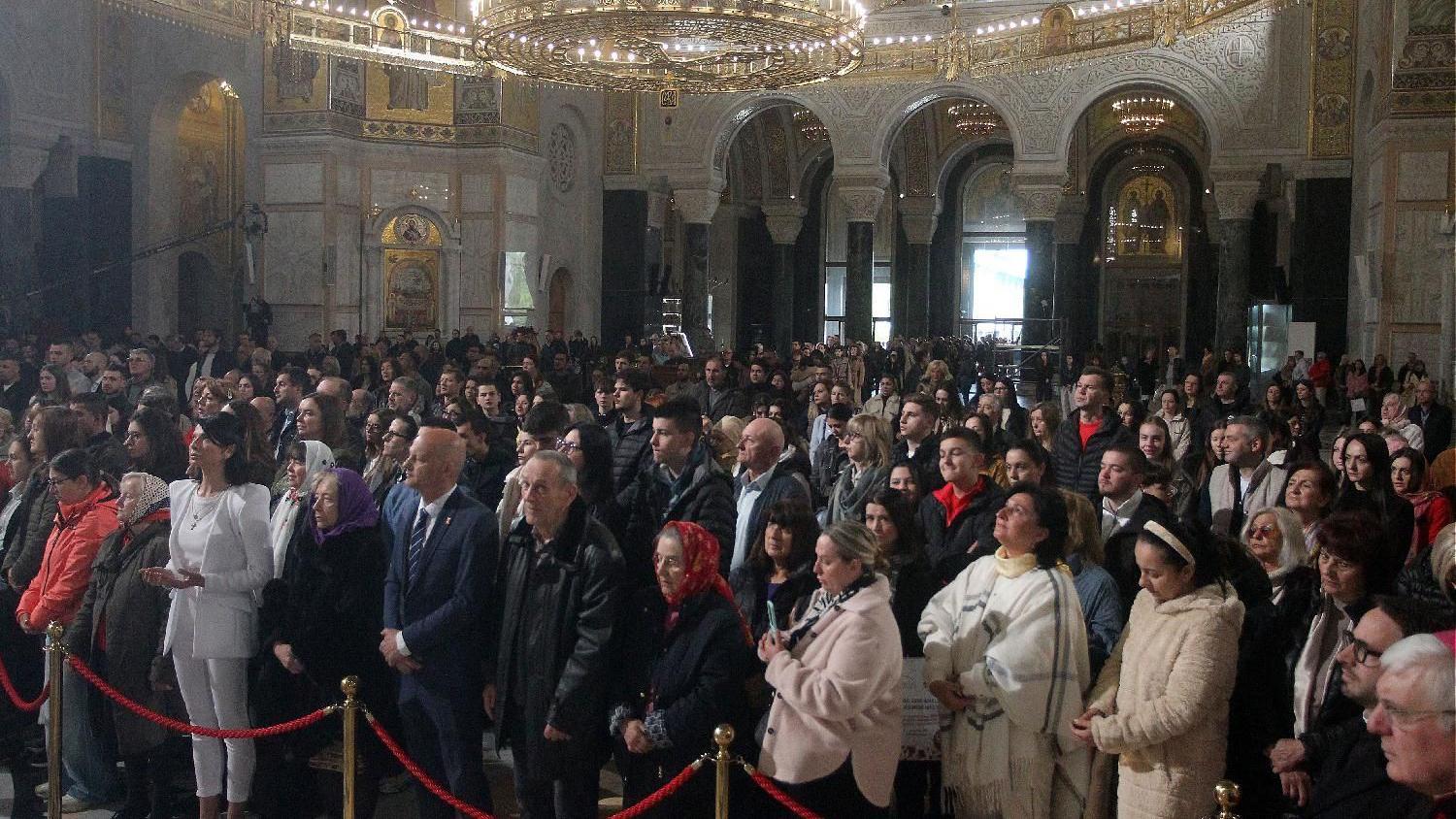 Desetine ljudi na uskršnjoj liturgiji u Hramu Svetog Save u glavnom gradu Srbije Beogradu
