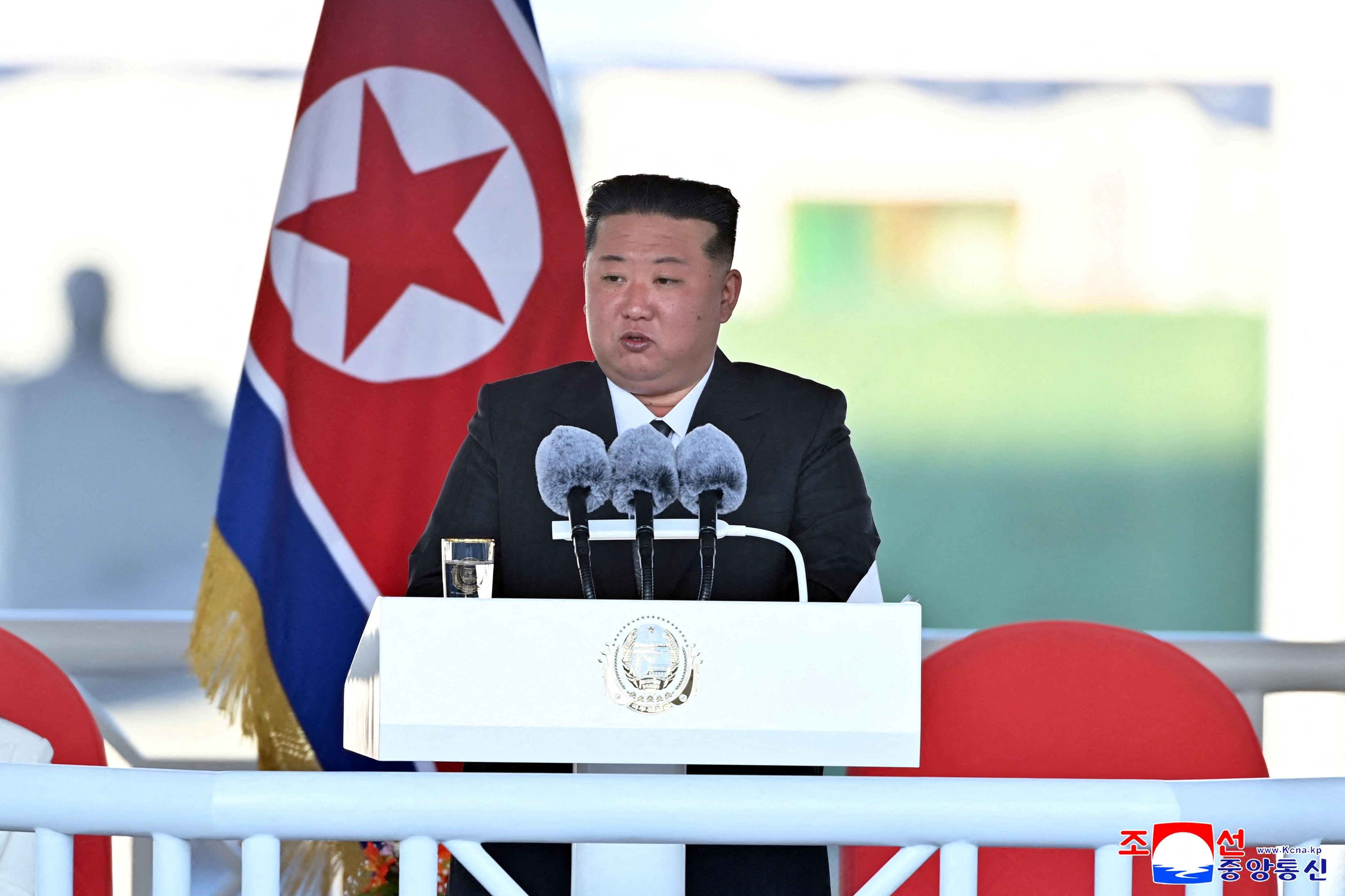 북한 김정은 위원장은 최근 현대무기 개발에 박차를 가할 것을 전군에 지시했다