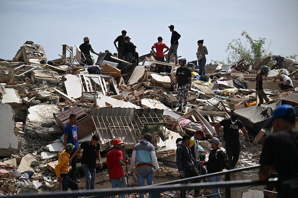 Rescatistas en La Guaira