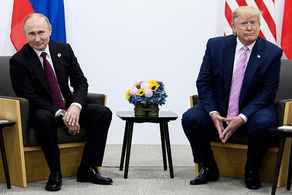 Donald Trump durante reuni&atilde;o com Vladimir Putin durante a c&uacute;pula do G20 em Osaka, em 28 de junho de 2019