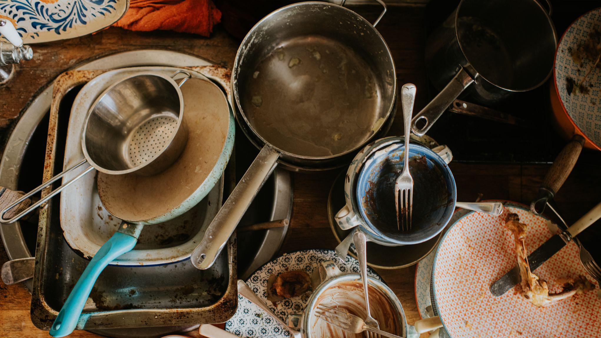 Lou&ccedil;a suja na bancada da cozinha