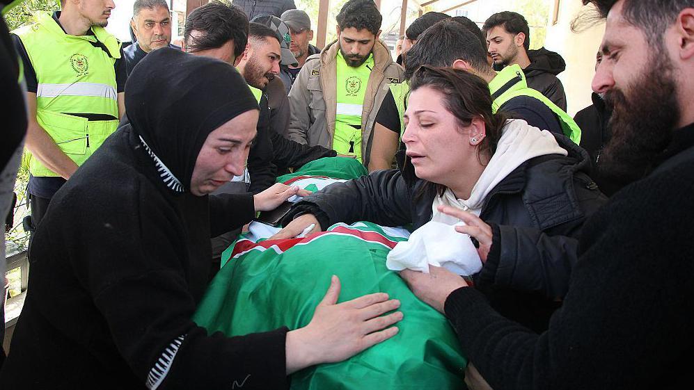 Funeral en Líbano por una víctima de un bombardeo israelí.