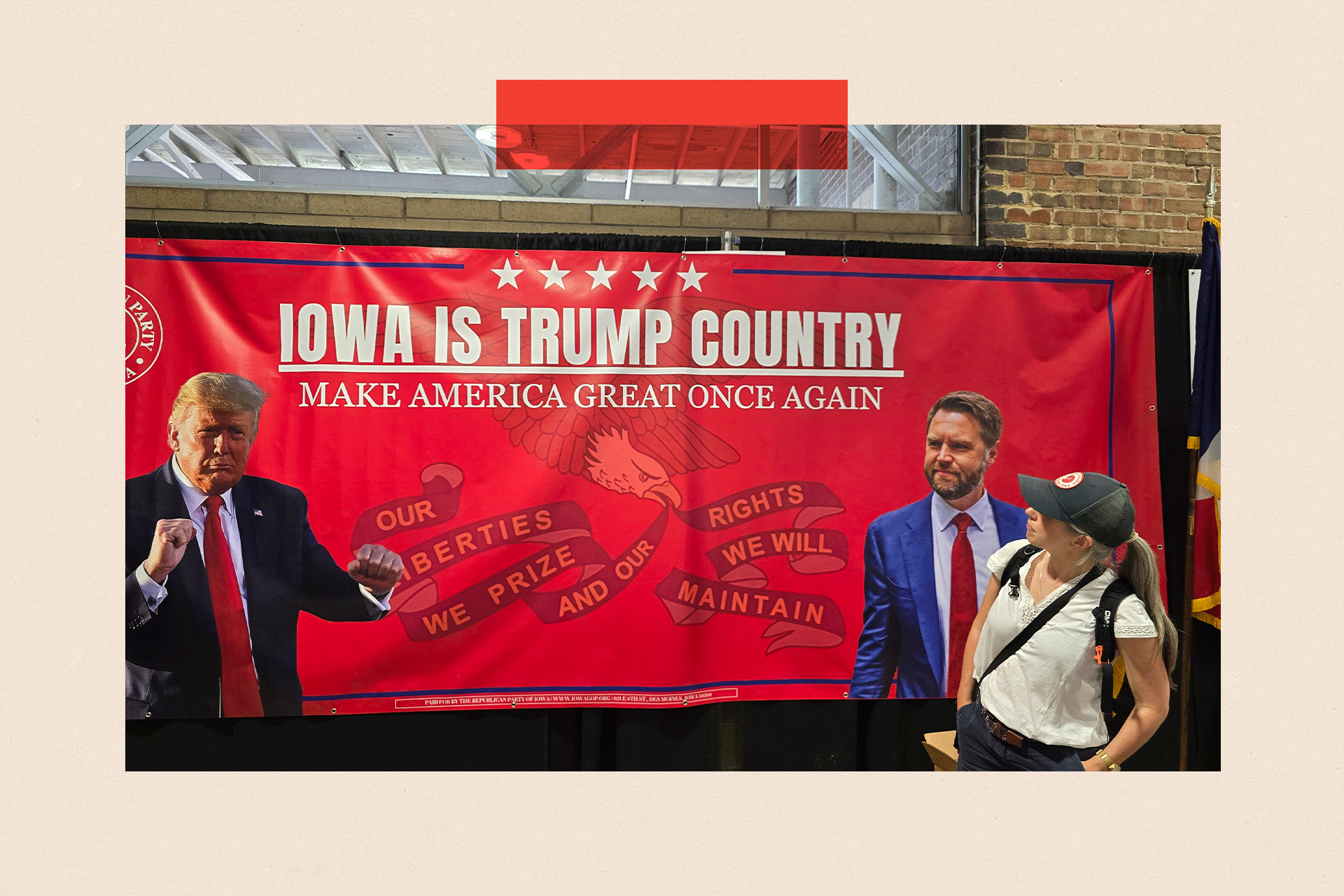 Cartaz com Trump e Vance, com os dizeres: 'Iowa é o país de Trump'.