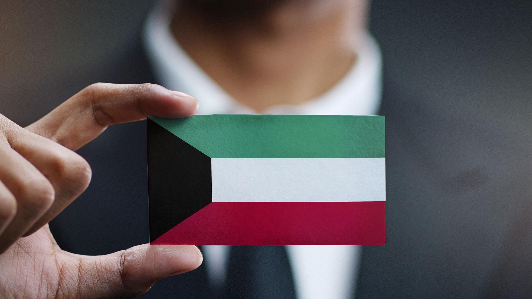 "نزعوا الروح من داخلنا"... كيف يعيش آلاف الأشخاص بعد تجريدهم من الجنسية الكويتية؟