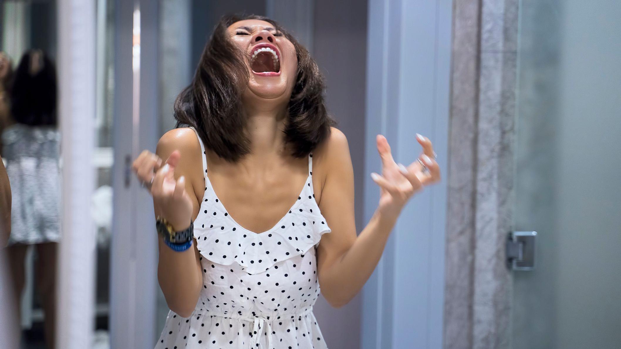 امرأة غاضبة