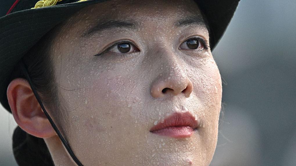 2025年8月20日，在北京，一名中国軍人參加紀念中國人民抗日戰爭暨世界反法西斯戰爭勝利 80 周年閱兵（該閱兵將於9月3日舉行）前的彩排。