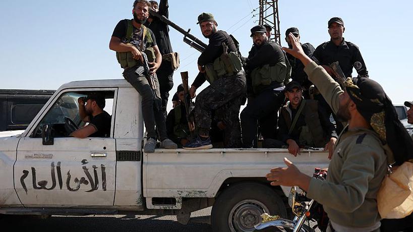 السلطات السورية تعلن بدء التحرك نحو مركز مدينة السويداء، والرئاسة الروحية الدرزية تدعو الفصائل لتسليم السلاح
