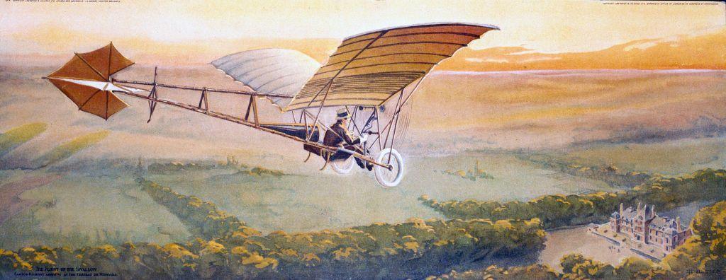 Un monoplano Demoiselle pilotado por el aviador brasileño Alberto Santos-Dumont, aproximándose al castillo de Wideville, Francia, al atardecer. 