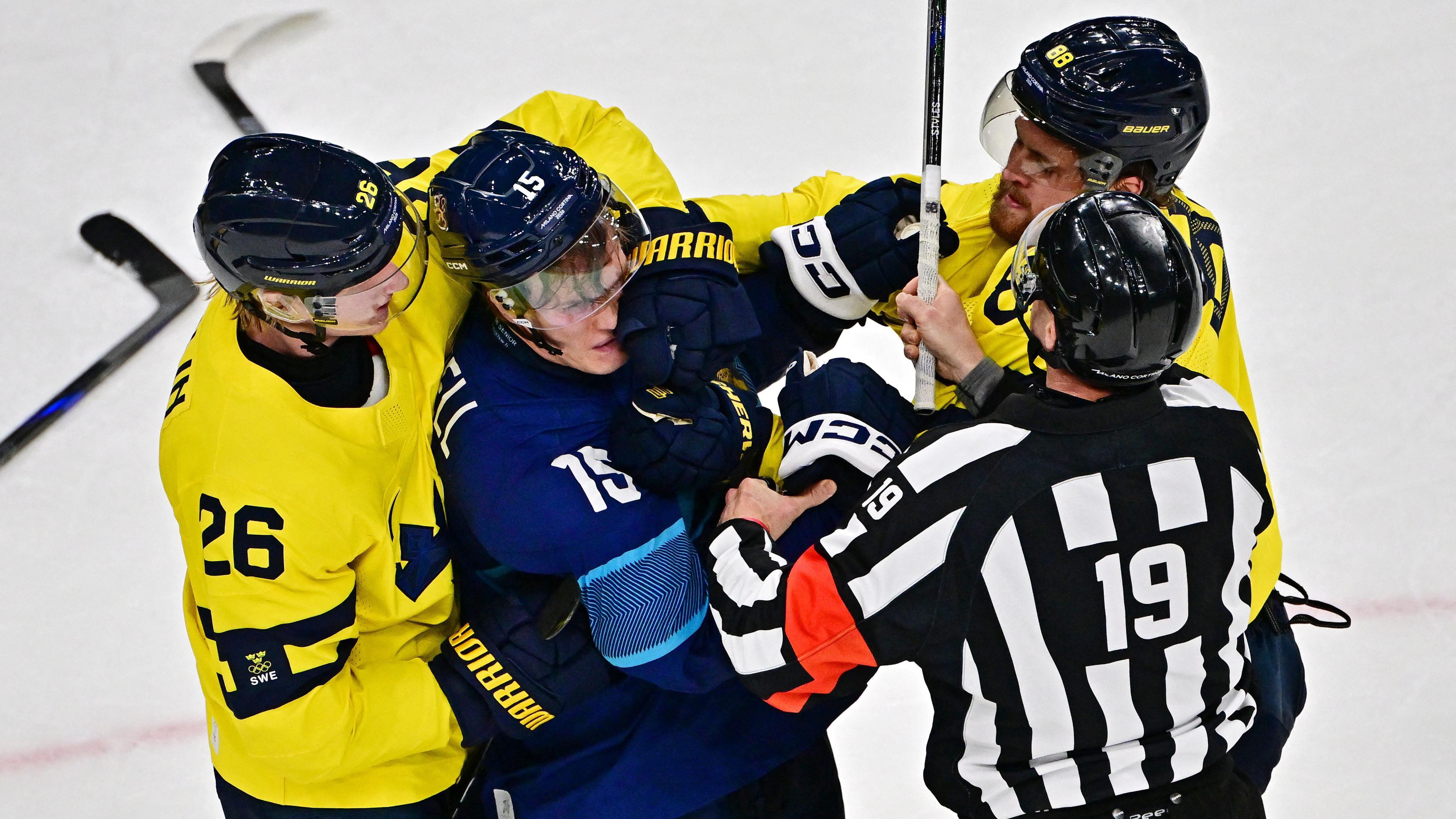 utakmica finske i švedske u hokeju na ledu na zimskim olimpijskim igrama, tuča u hokeju na ledu