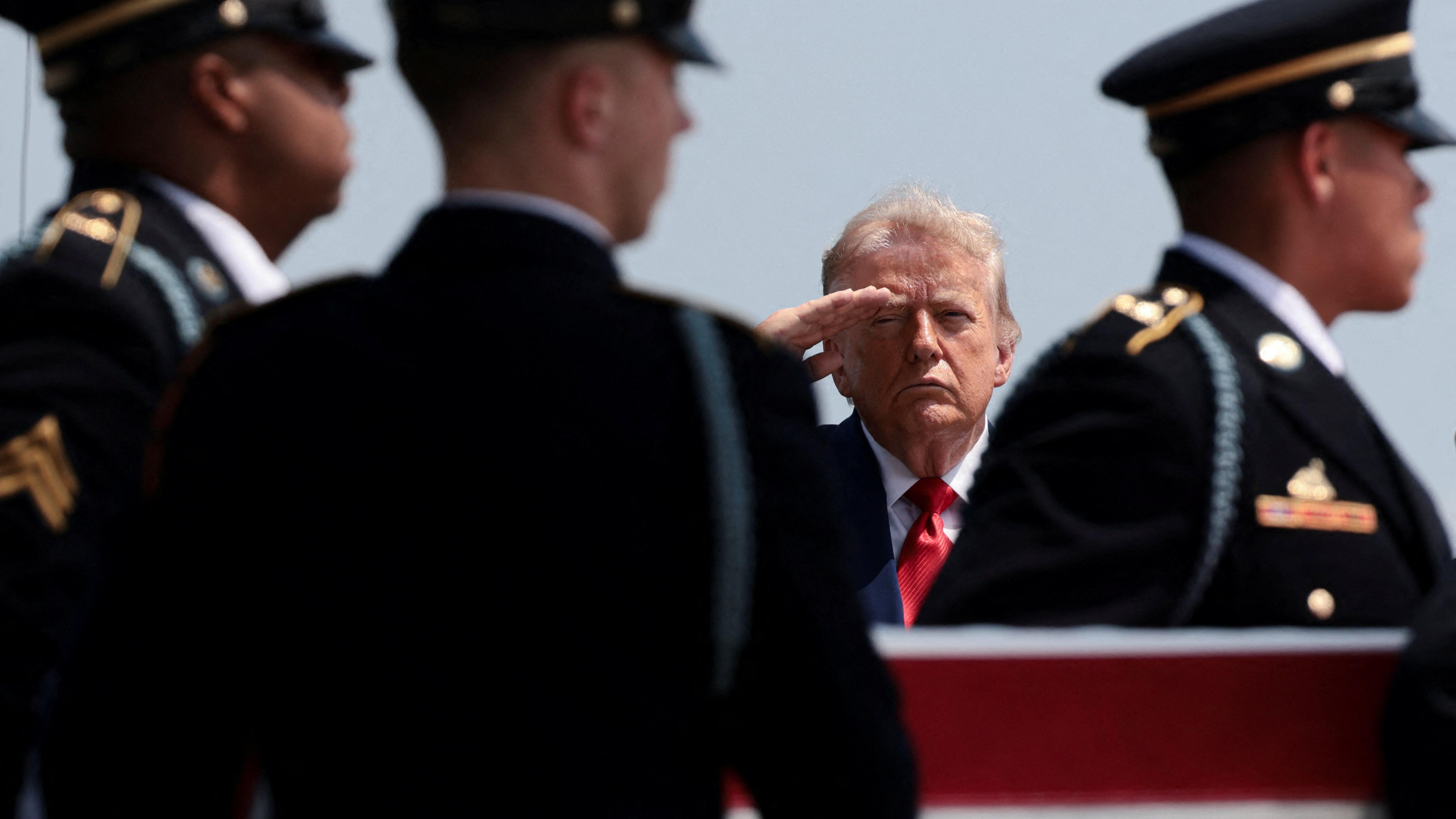 Trump recebe caix&otilde;es de soldados americanos mortos no Oriente M&eacute;dio