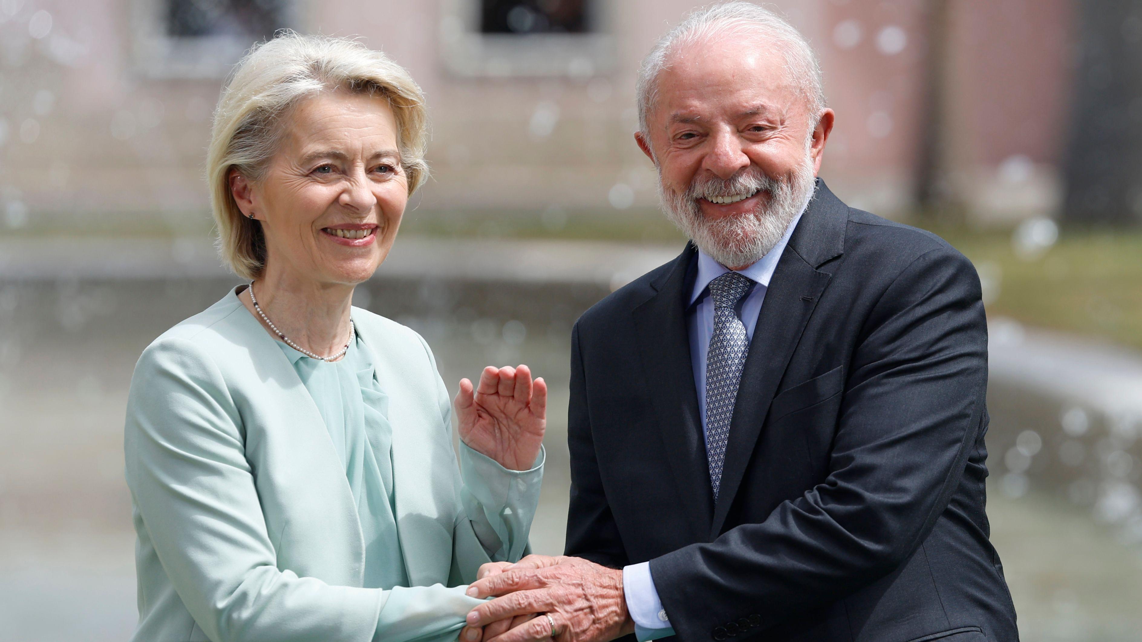 Lula e Ursula von der Leyen apertam as m&atilde;os no Rio de Janeiro