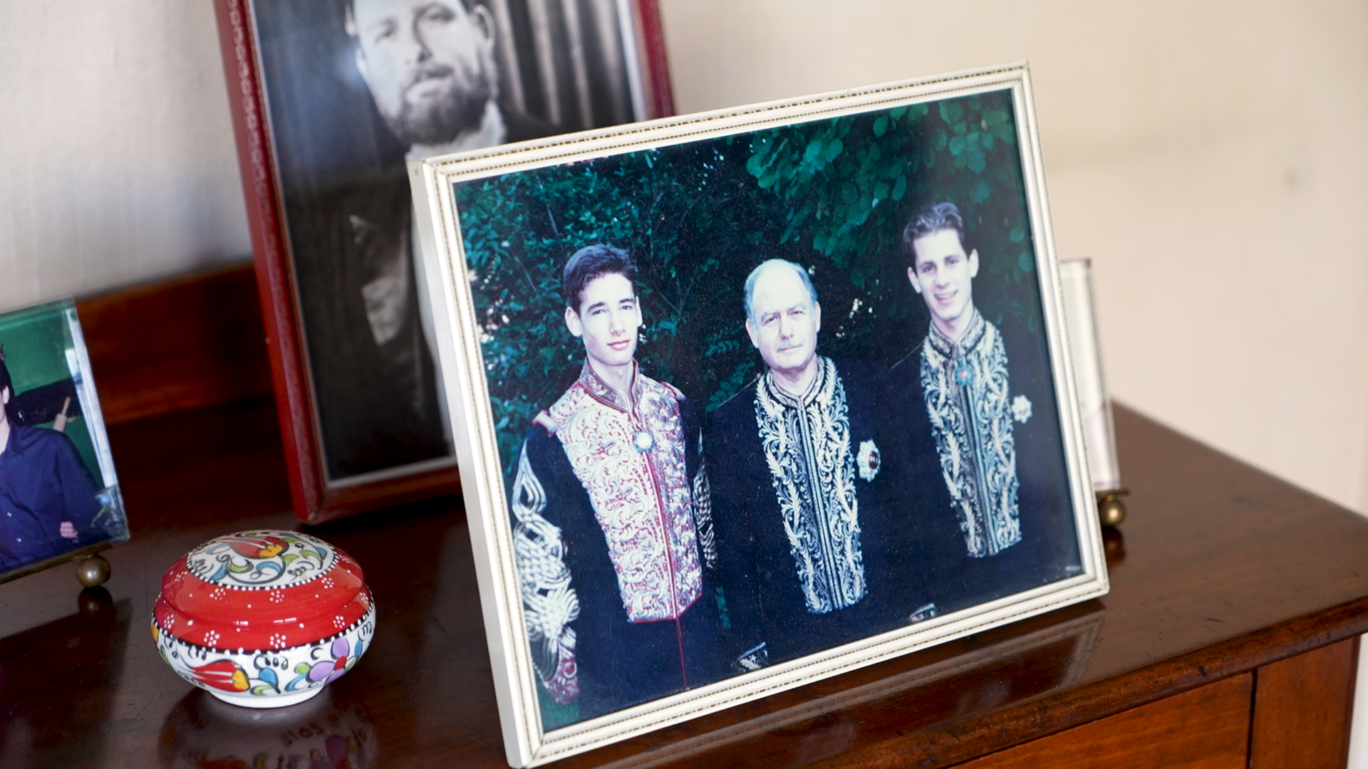 عثمان أوغلو وأبناؤه.