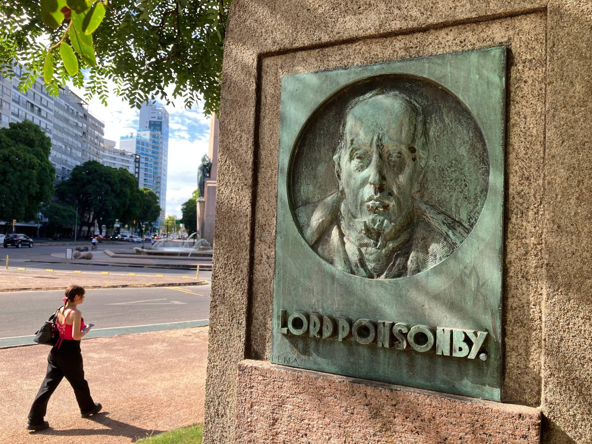 Monumento a Lord Ponsonby en Montevideo.