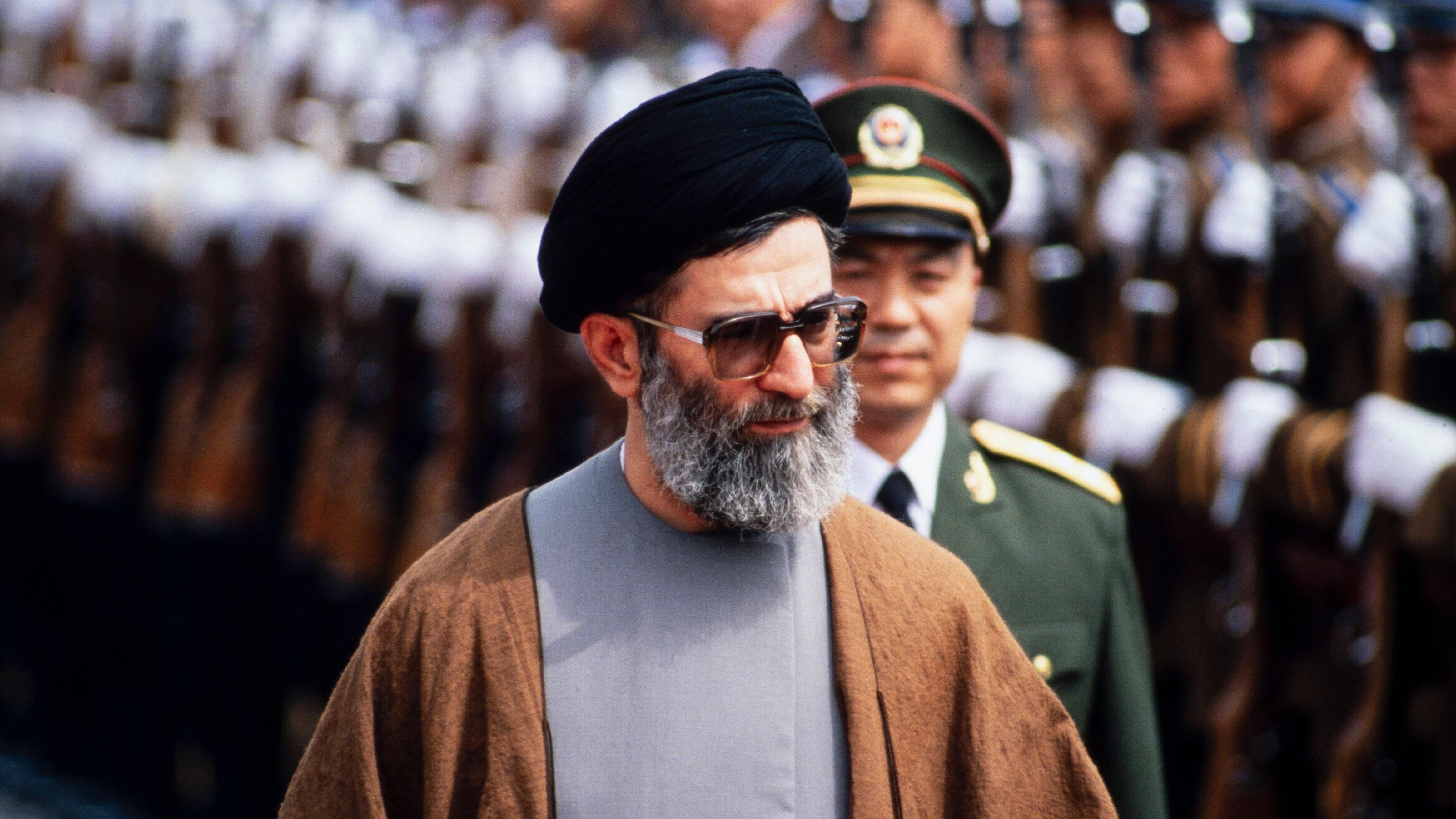 Hamnei je putovao u državnu posetu Pekingu u maju 1989. godine, tri meseca pre nego što je postao vrhovni vođa