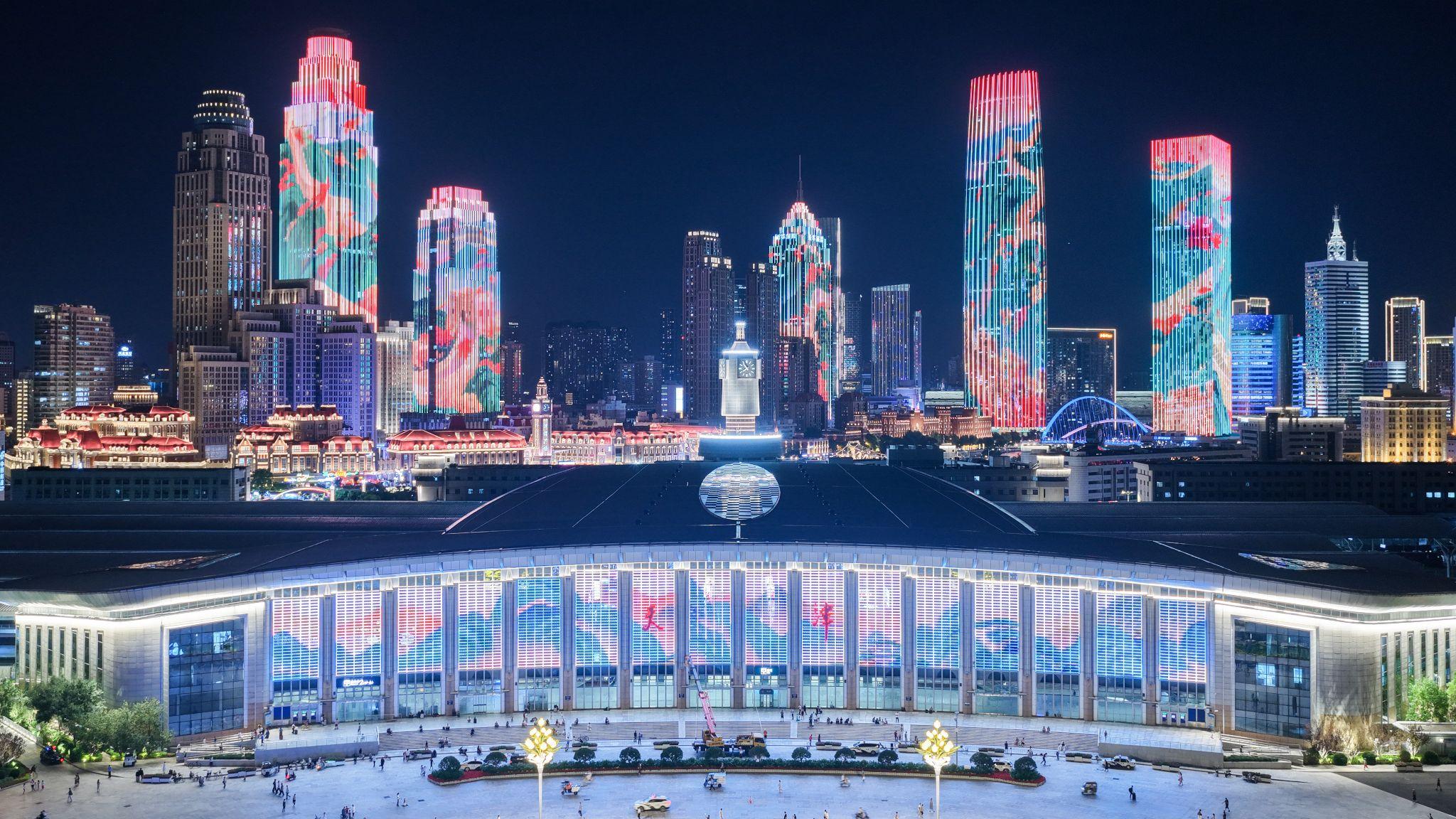 航拍宣傳上合組織天津峰會的海河夜景灯光秀（中新社圖片22/8/2025）