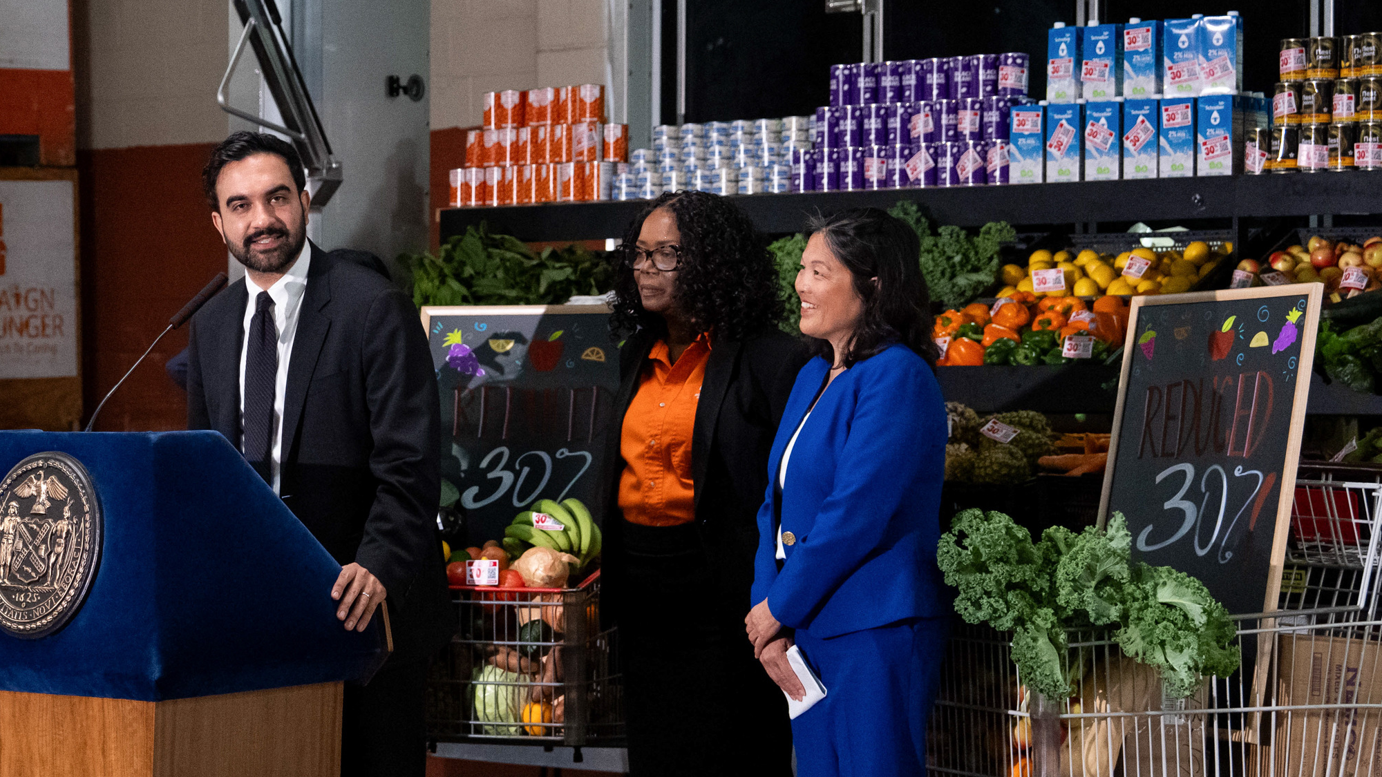 Zohran Mamdani, alcalde de Nueva York, habla durante un anuncio en un centro comunitario de distribución de alimentos de la organización The Campaign Against Hunger, en el distrito de Brooklyn (Nueva York, EE.UU.), el lunes 27 de julio de 2026.