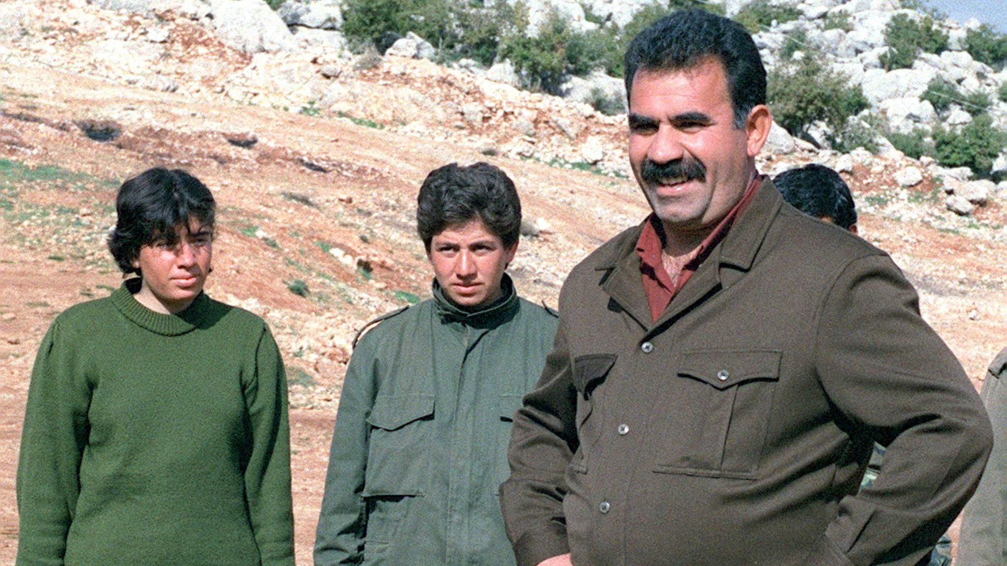 Abdullah Ocalan con combatientes del PKK en Líbano en 1992.