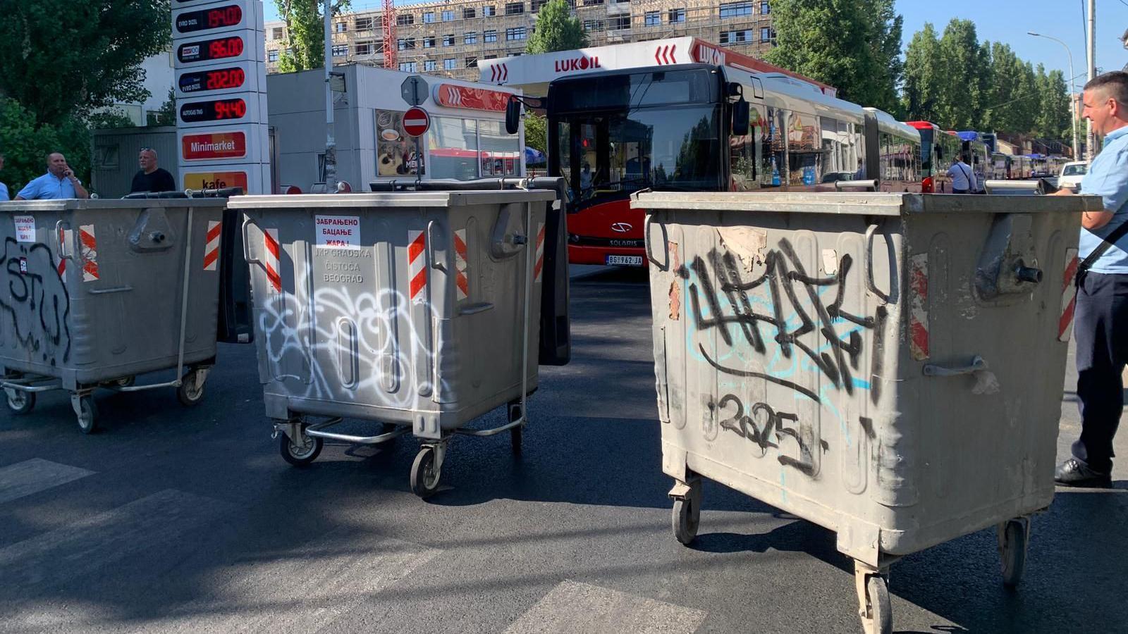 Kontejneri na ulici