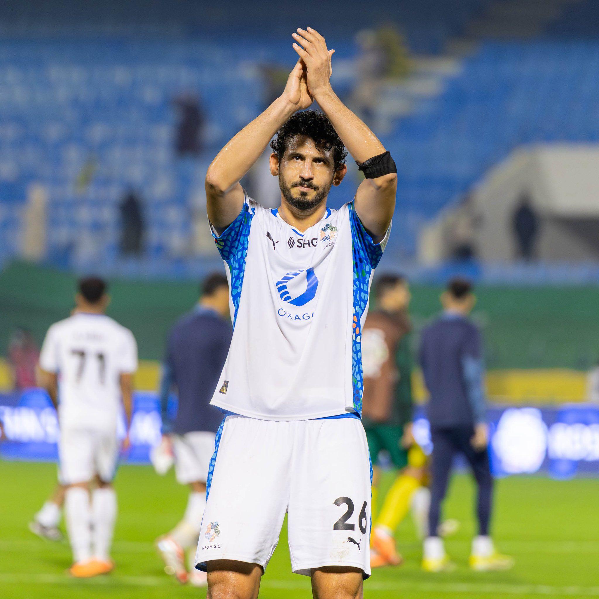 أحمد حجازي بقميص نيوم السعودي