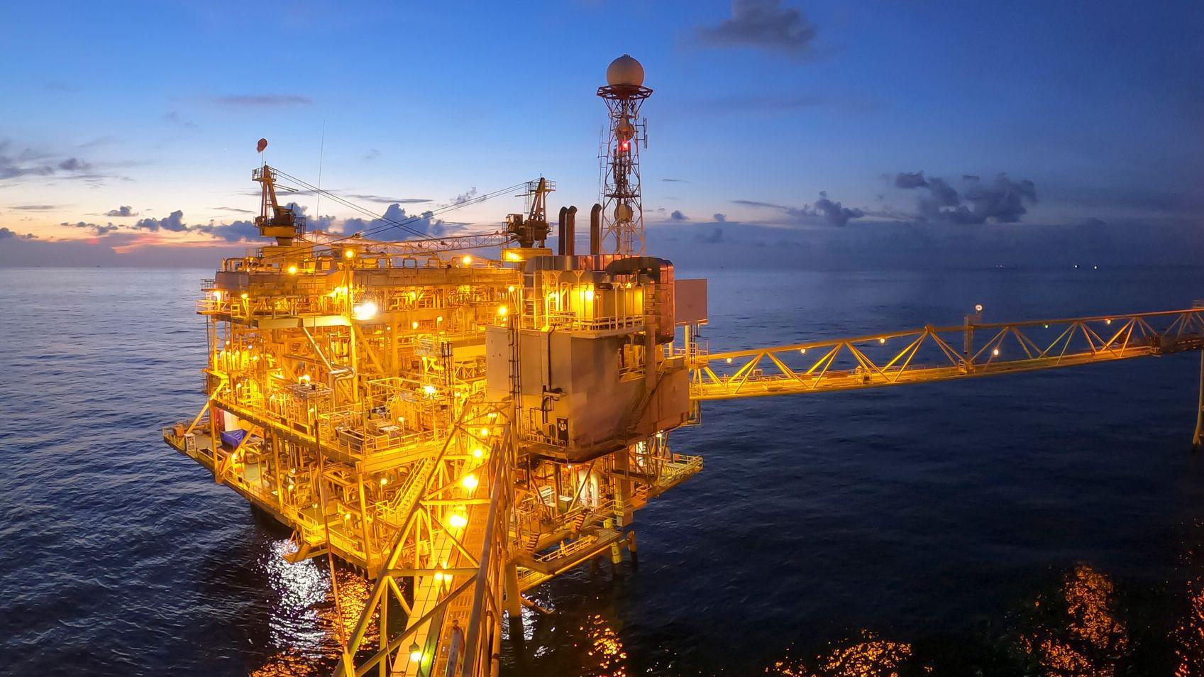 Plataforma petrolera para extracción de petróleo submarino.