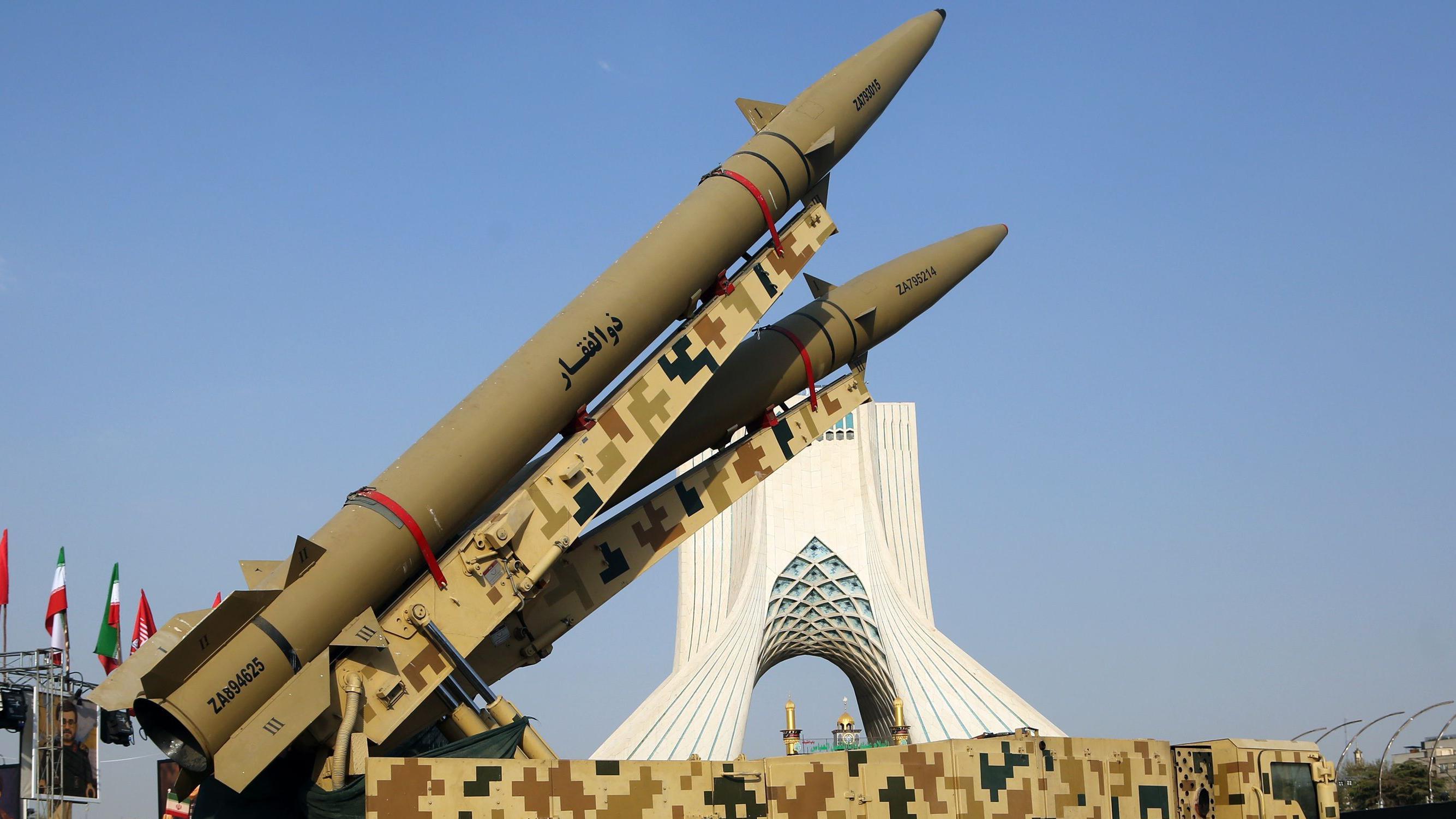 طهران تعتبر أي تهديد من خصومها "حقيقياً وقائماً" رغم تعليق ترامب للضربات 