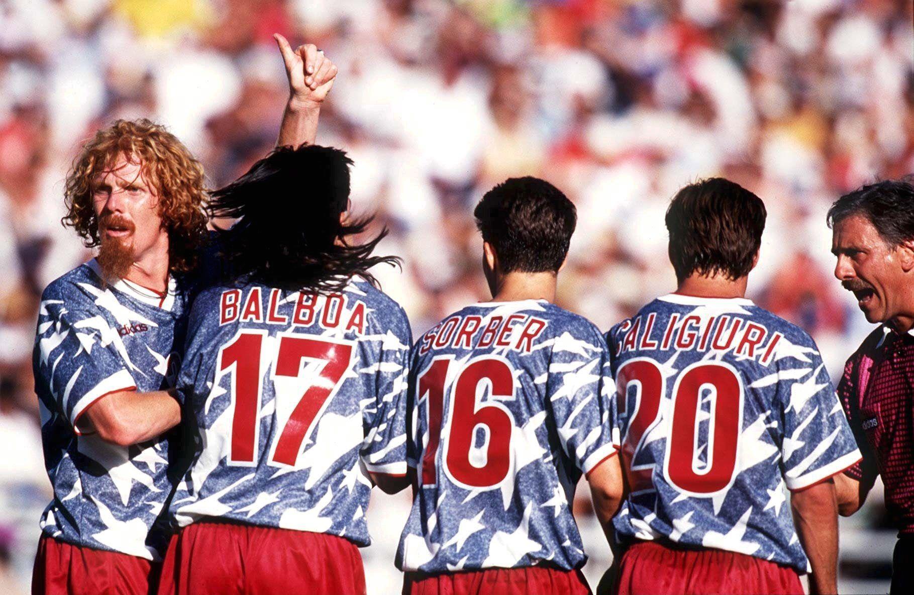 لاعبون من المنتخب الأمريكي في مونديال 1994