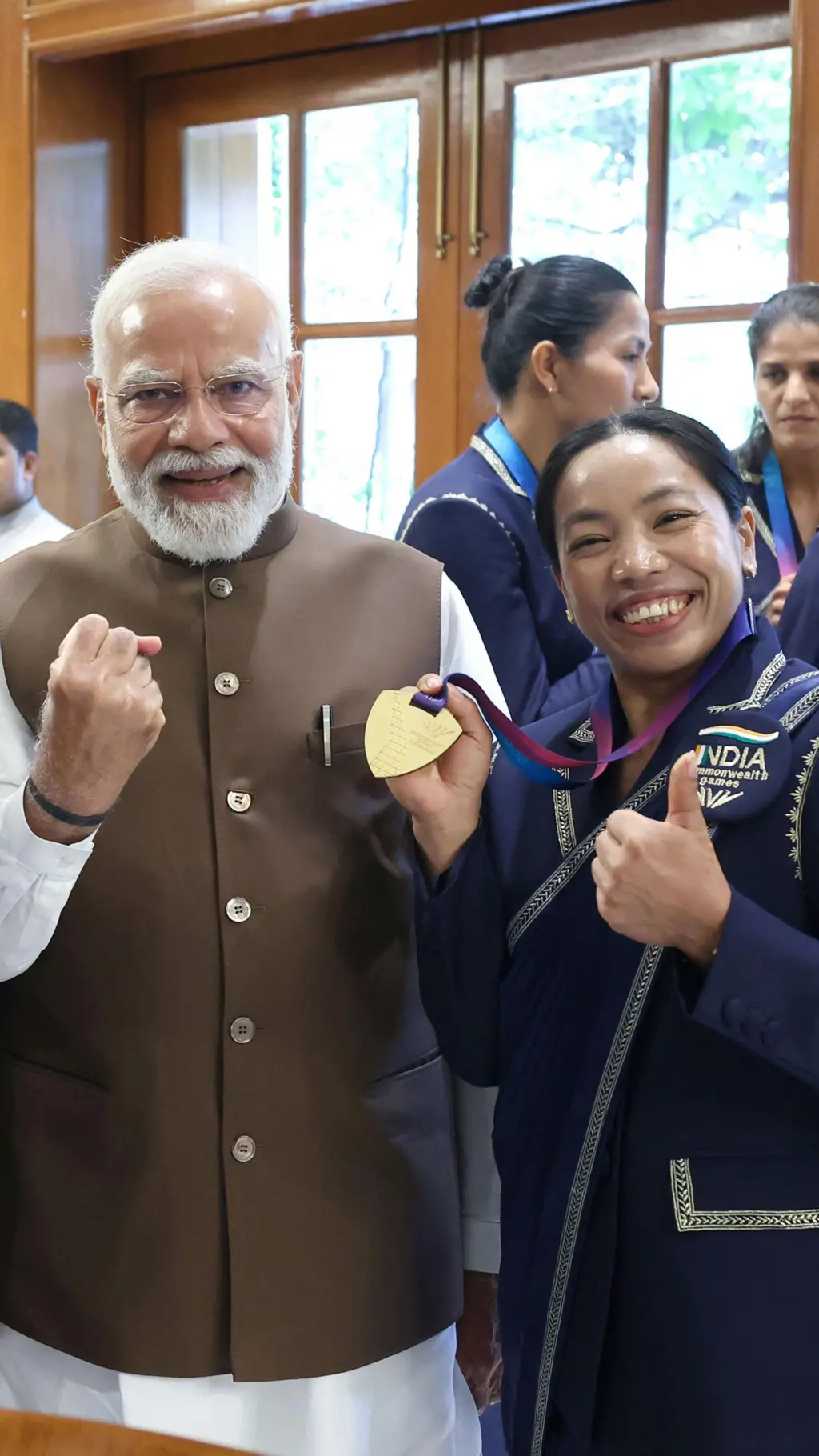 नरेंद्र मोदी और मीराबाई चनू