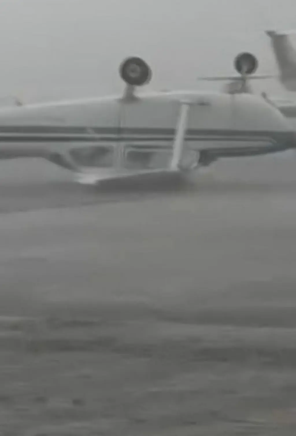 Avião no chão