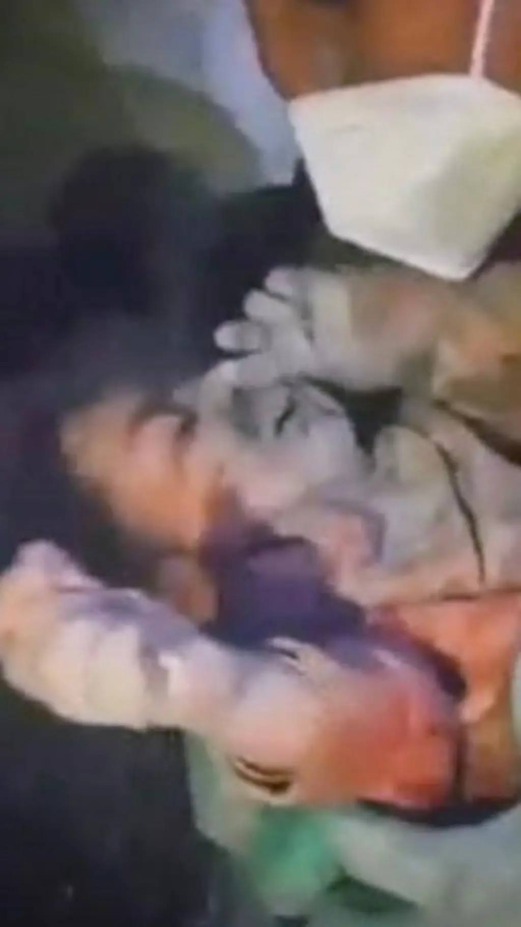 عکس لحظه نجات حلما از زیر آوار 