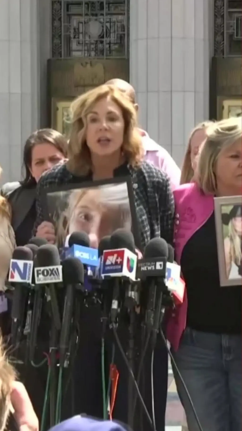 සමාජ මාධ්යයට ඇබ්බැහිවීම් සම්බන්ධ නඩුවෙන් Meta හා YouTubeට පරාජය