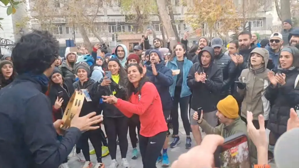 دو و شادی دستهجمعی در بافت تهران قدیم