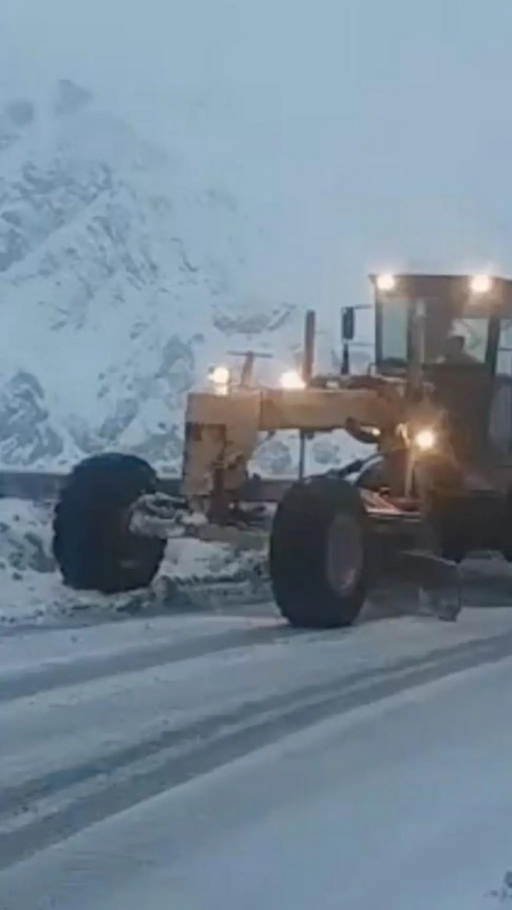 برف پاکی در شاهراه سالنگ