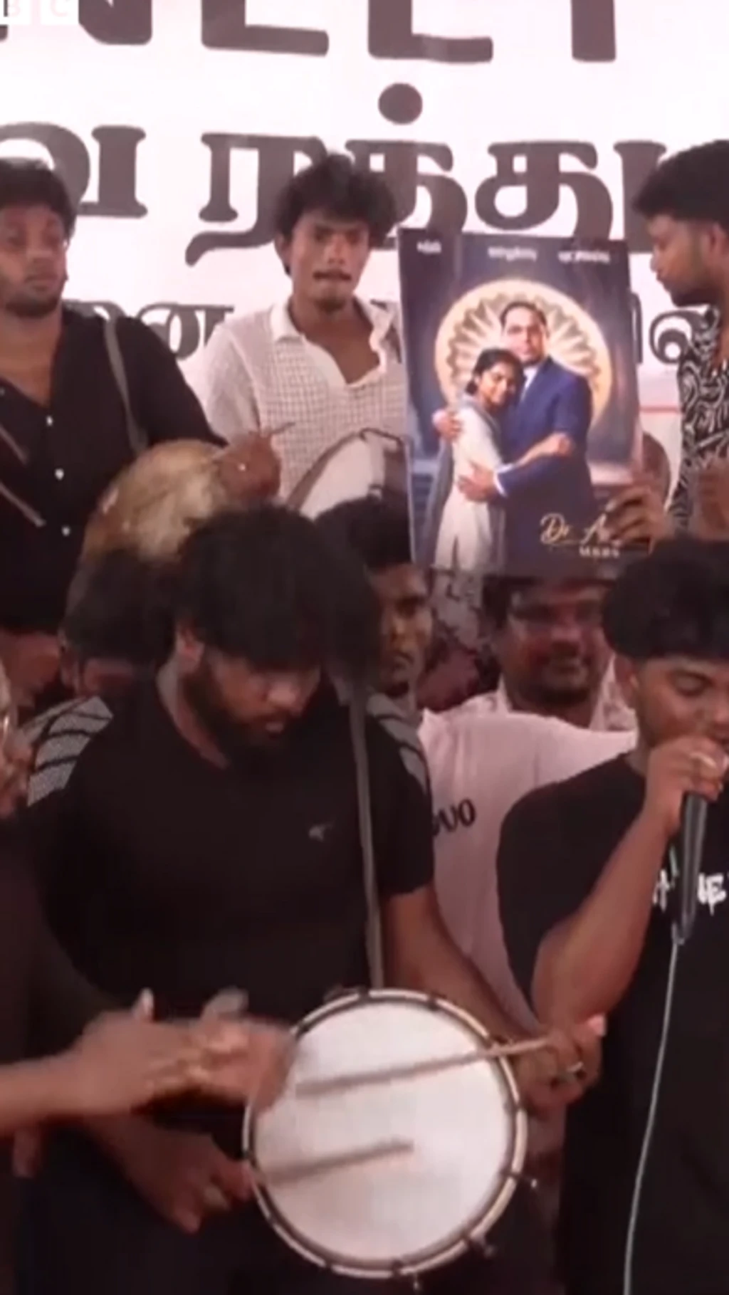 தர்மேந்திர பிரதான் ராஜிநாமா: சென்னையில் கொண்டாடிய இளைஞர்கள்