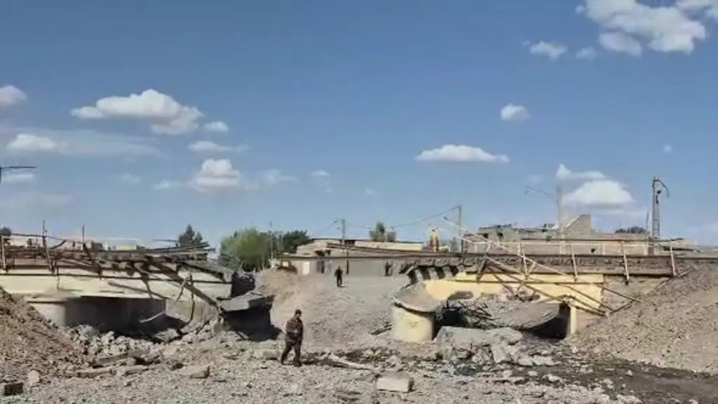 «بازسازی و عملیاتی شدن» پل راهآهن یحیی آباد کاشان