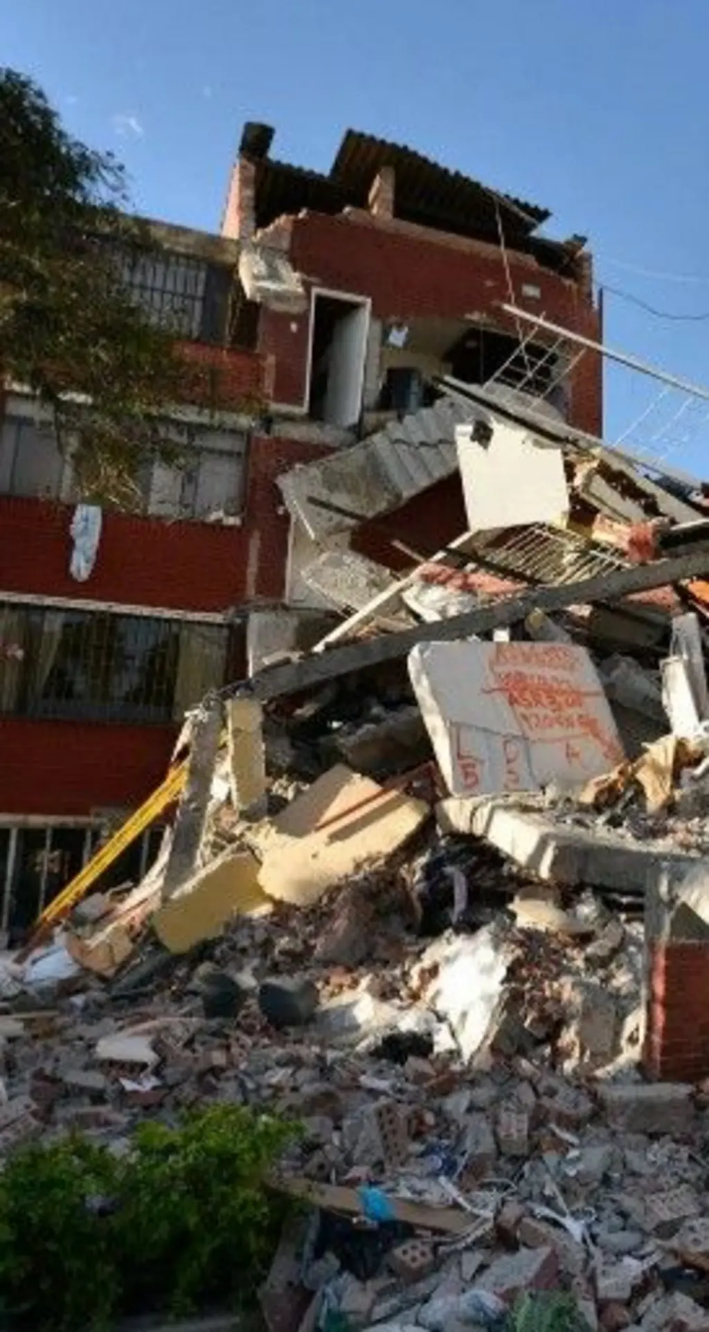 Casa destruída após terremoto 