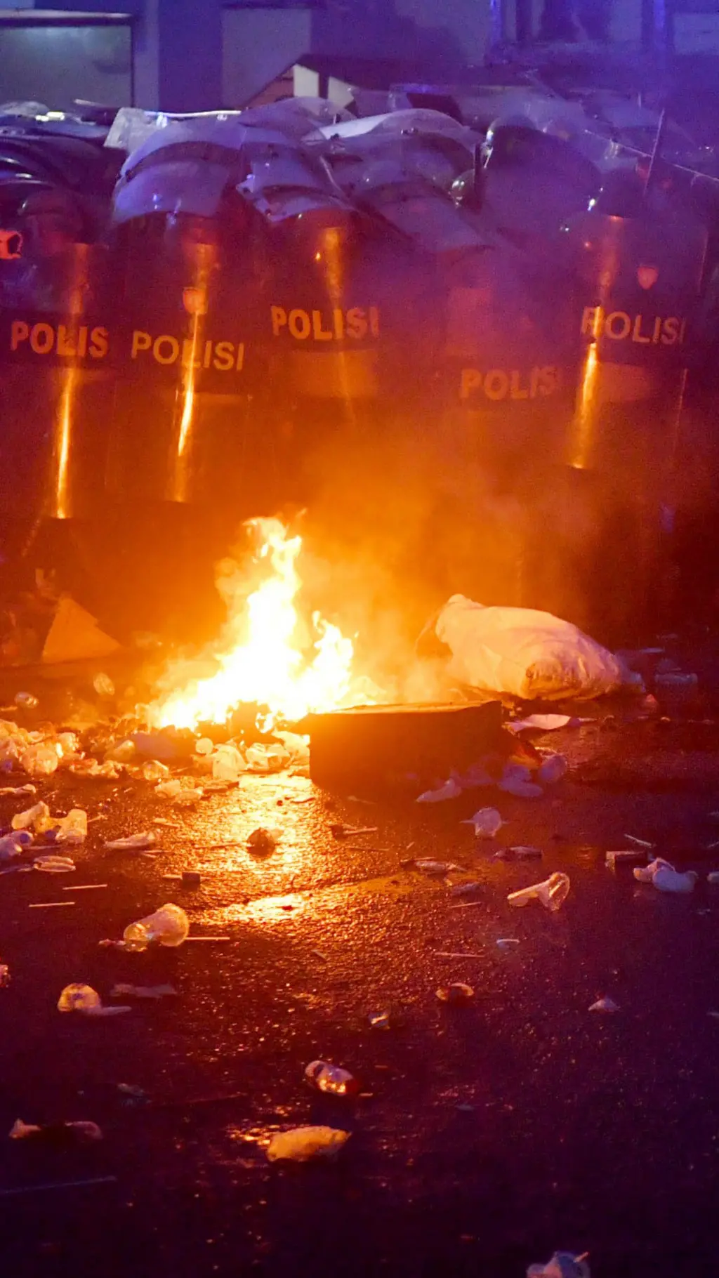 Warga Kaltim gelar unjuk rasa memprotes gubernur karena 'lukai hati rakyat'