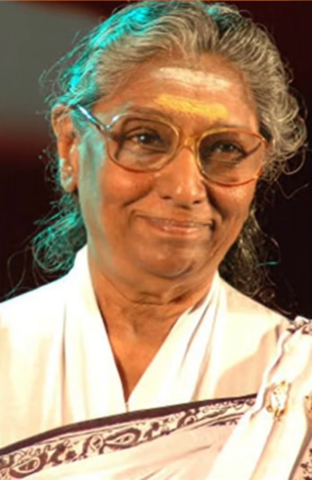 காணொளி: அரசு மரியாதையுடன் விடைபெற்றார் பாடகி ஜானகி