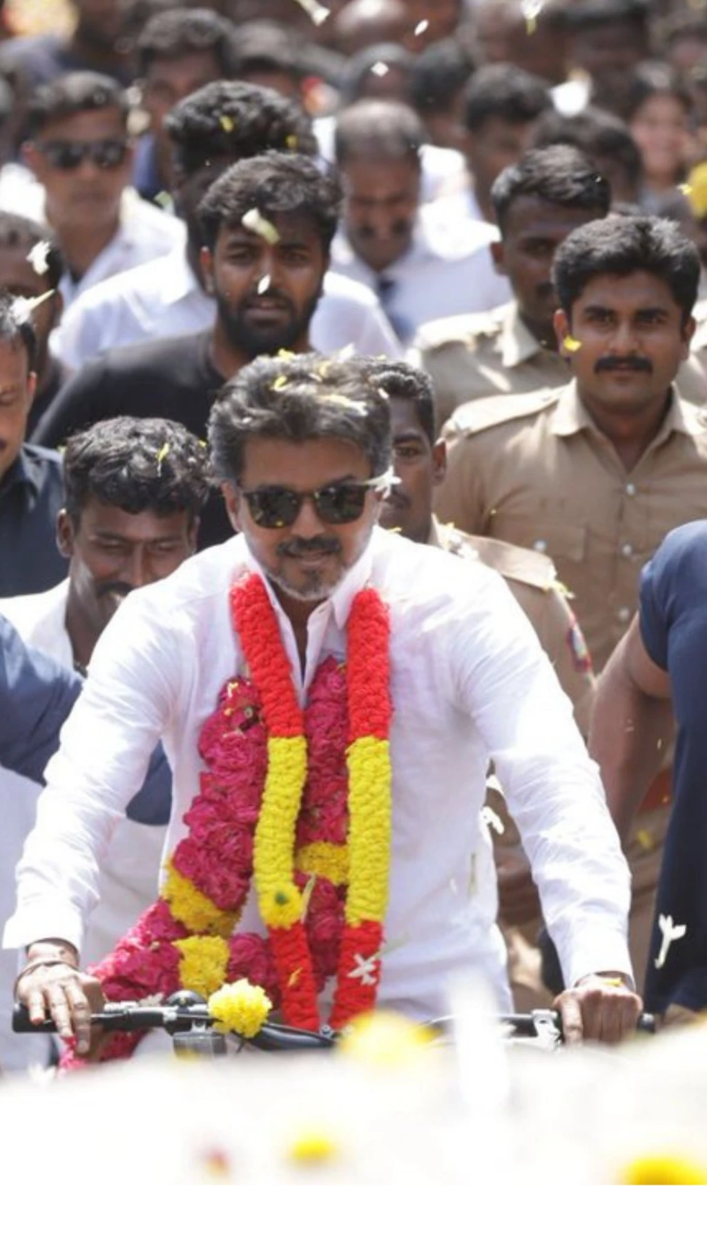 மெட்ரோ, சைக்கிளில் பரப்புரை செய்த ஸ்டாலின், விஜய்