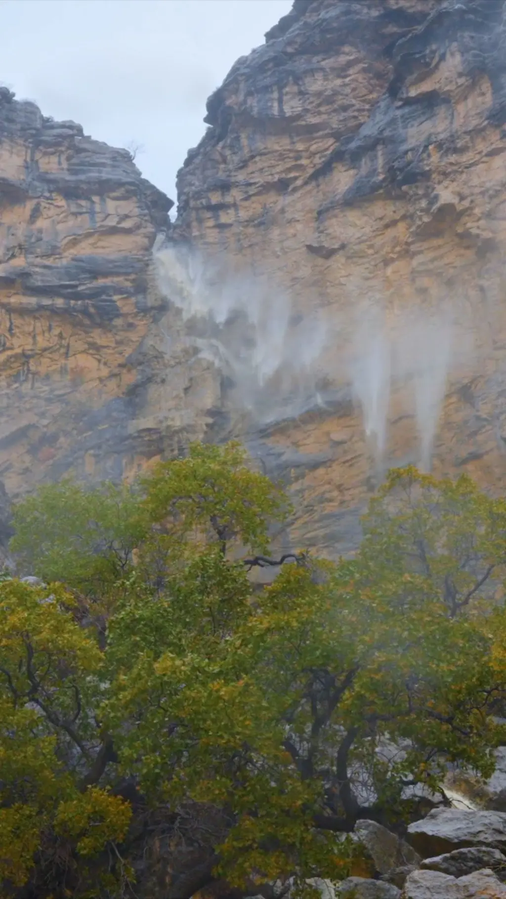 آبشار فصلی پل زال در پلدختر