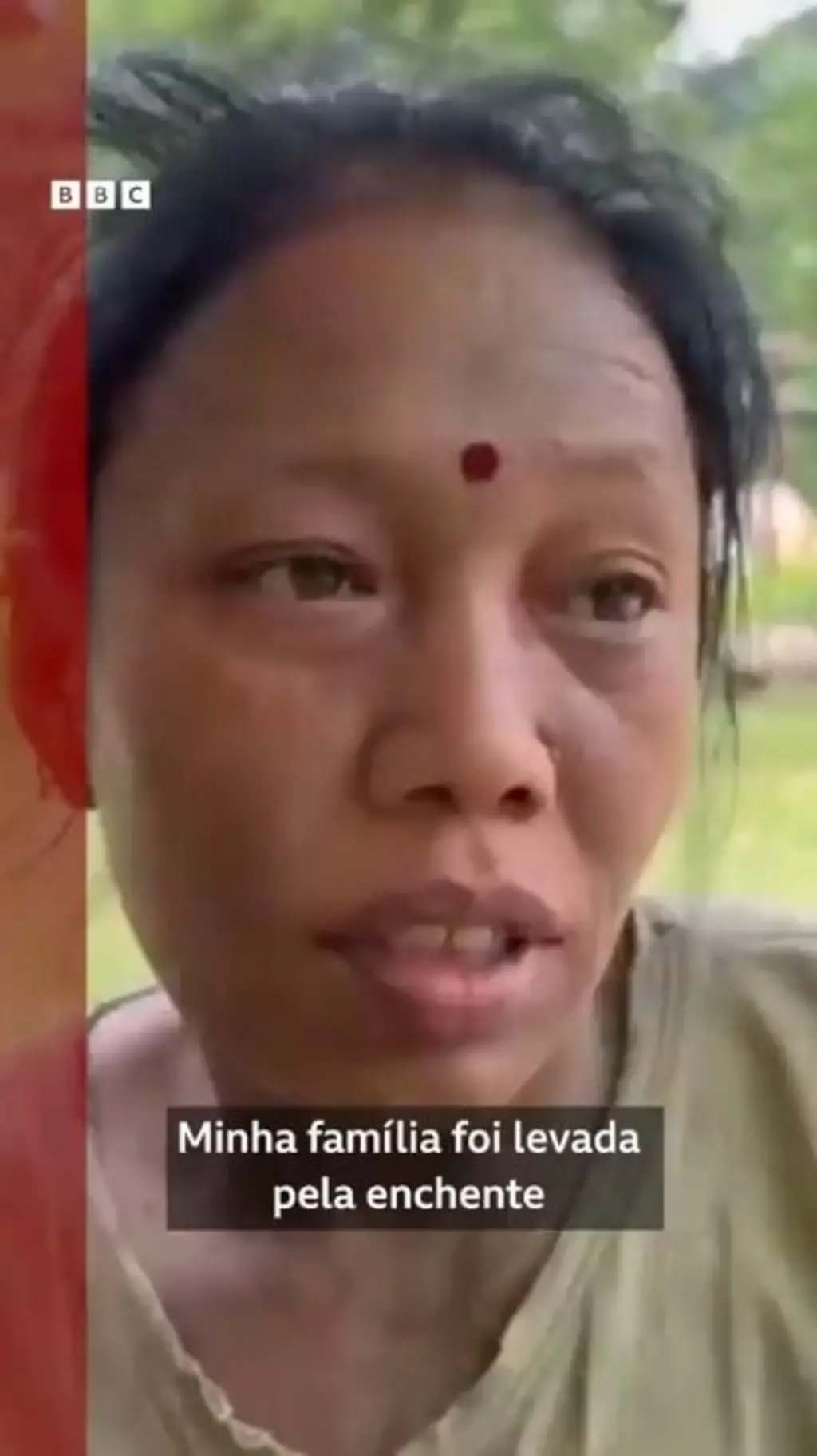 Mulher nepalesa fala de família arrastada pela enchente 