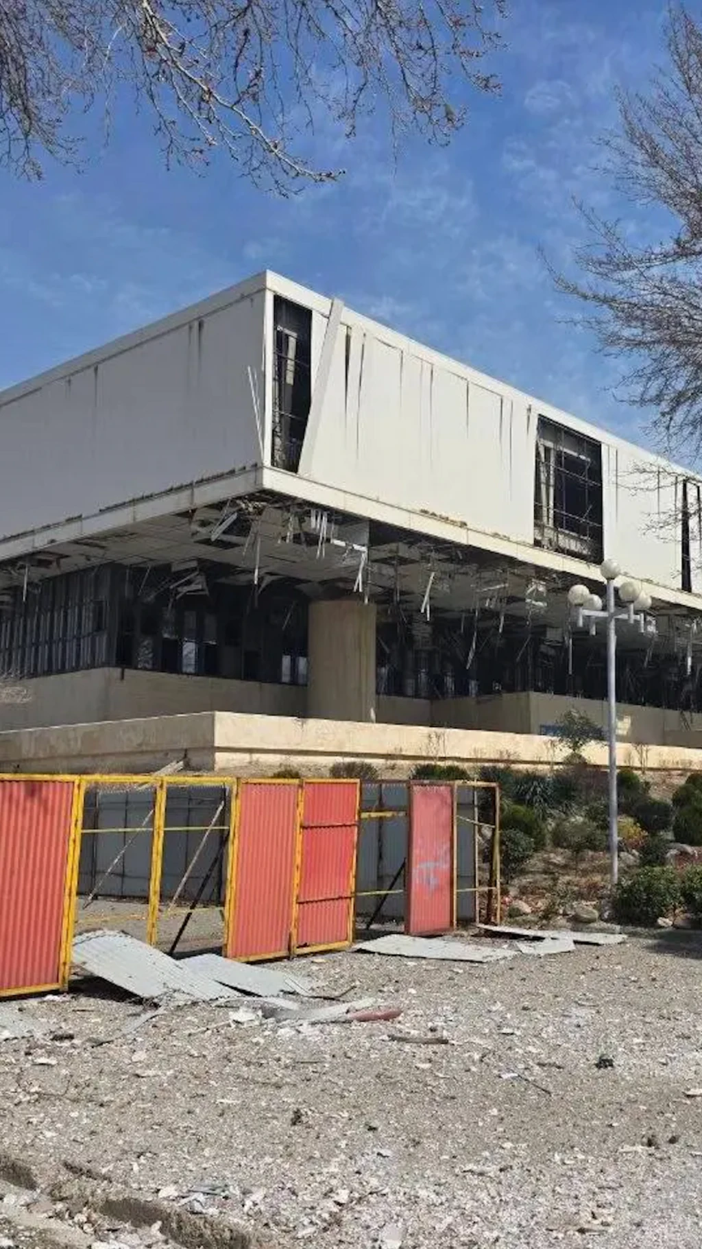 ورزشگاه ۱۲ هزار نفری آزادی