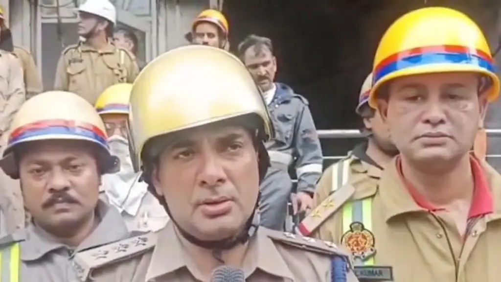 दमकल विभाग के कर्मचारी