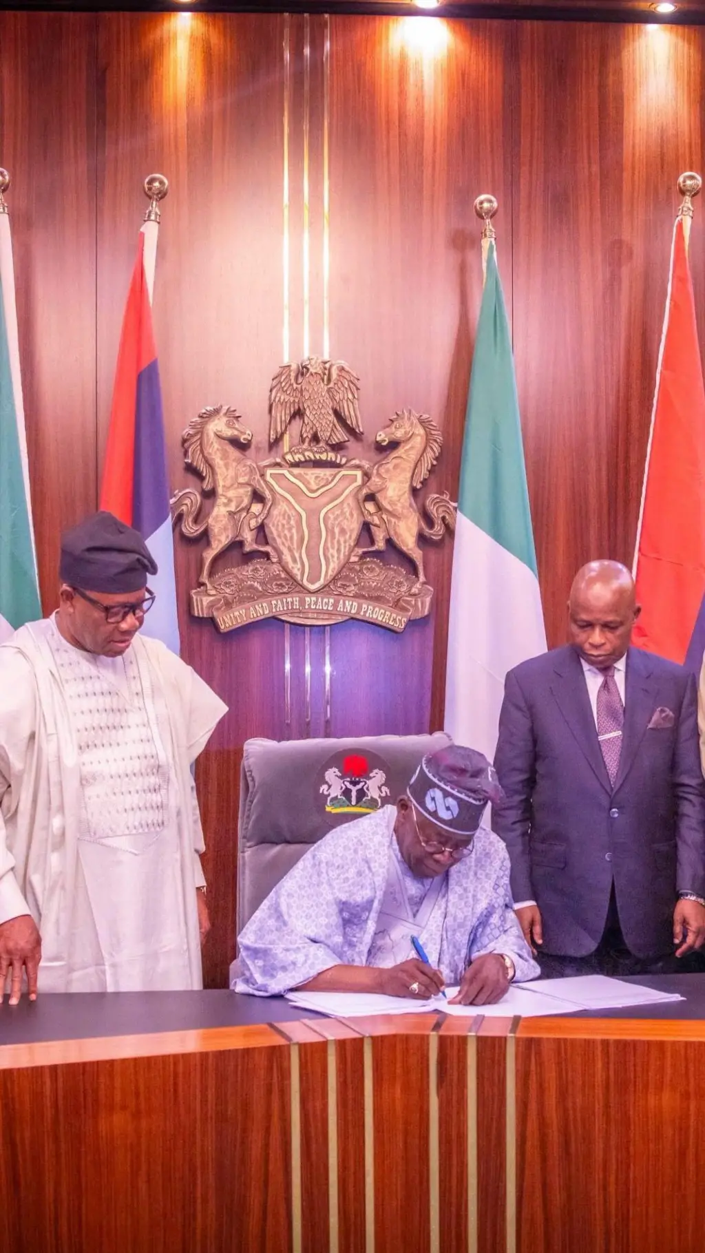 Gọọmenti Naịjirịa asaala ebubo imefu ego na-anọghị na bọjetị
