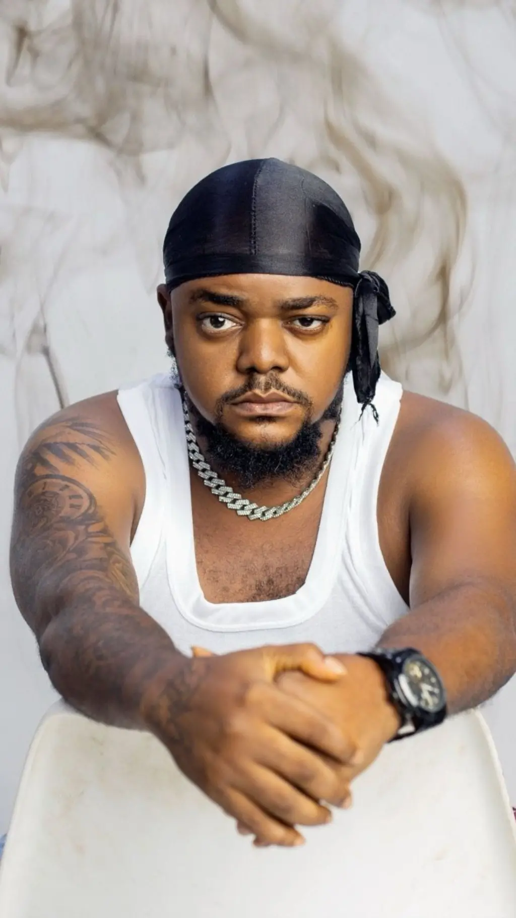 Odira Nwobu yi uwe ọcha ma kee ịchafụ n'isi