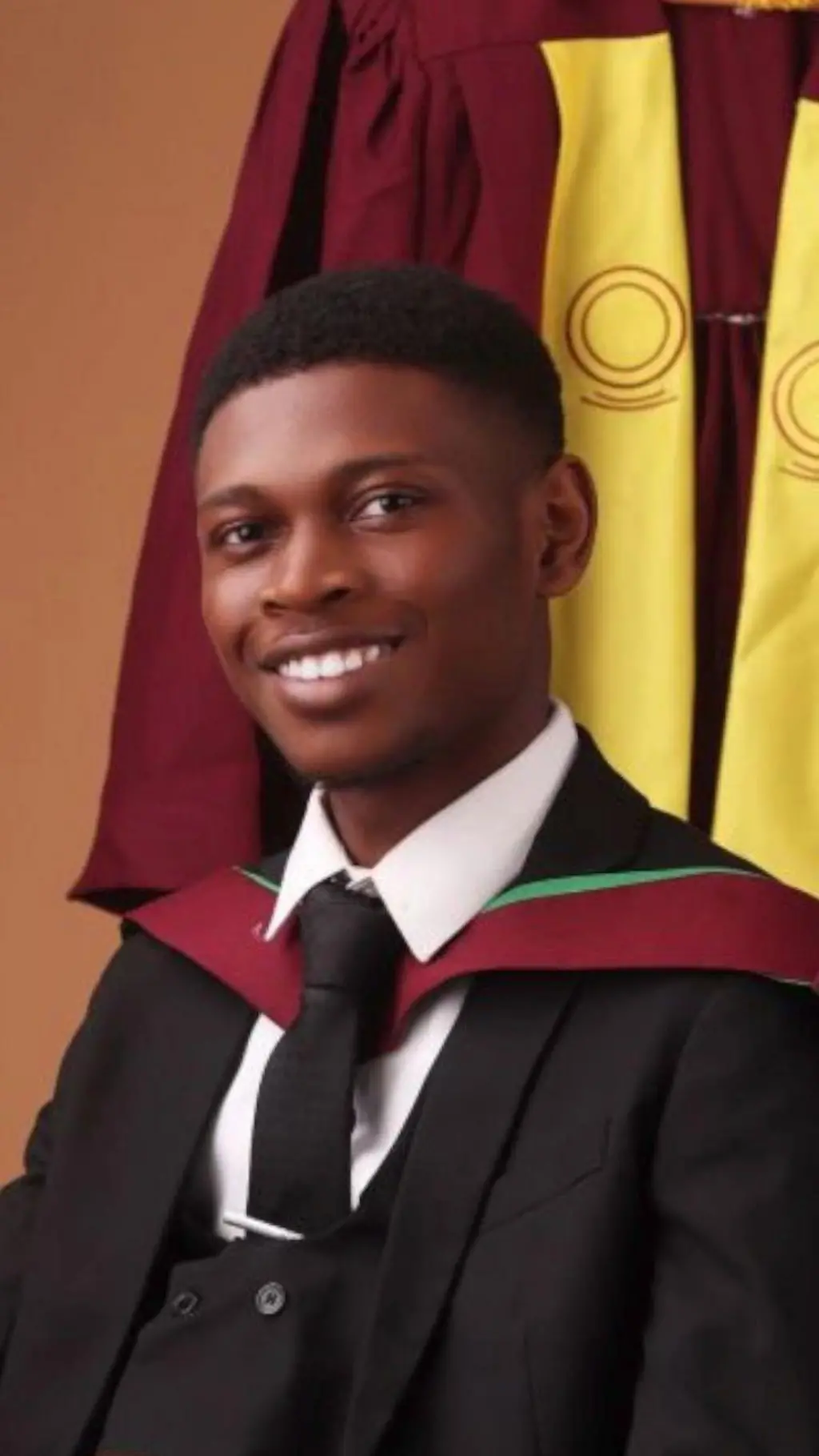 Benedict Umeozor yi efe ngwụcha akwụkwọ Mahadum Legọs