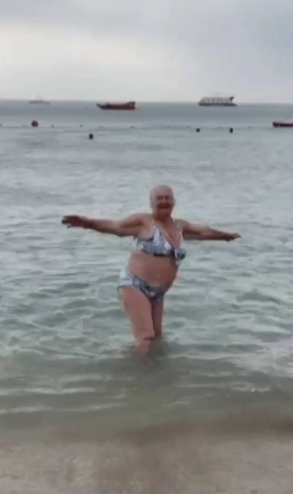 Olha Pylypenko na praia