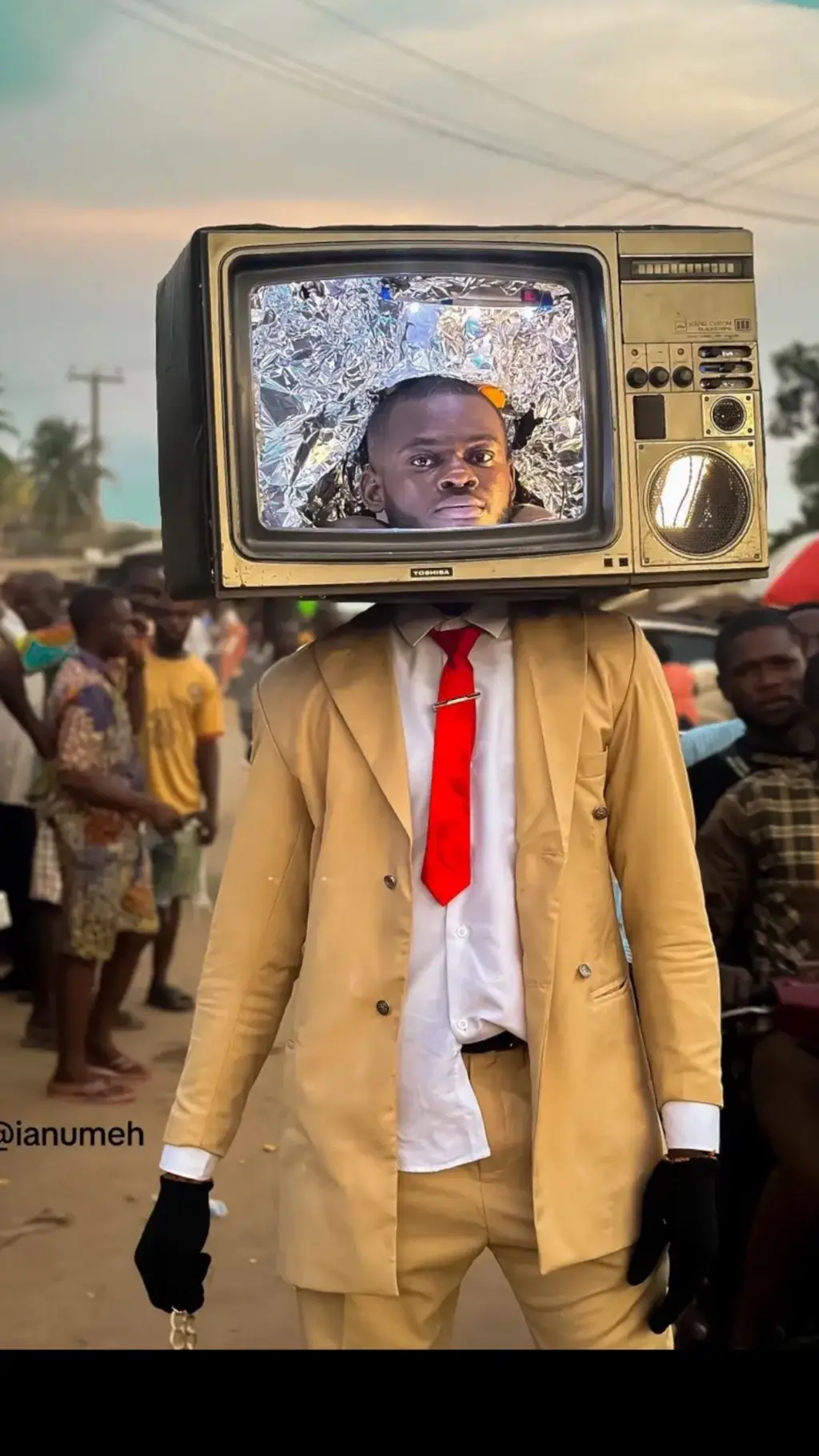 Nwoke kpuu onyonyo TV n'isi ma yiri uwe koot