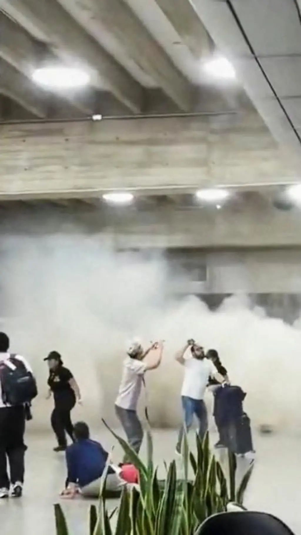 Destruição em aeroporto de Caracas