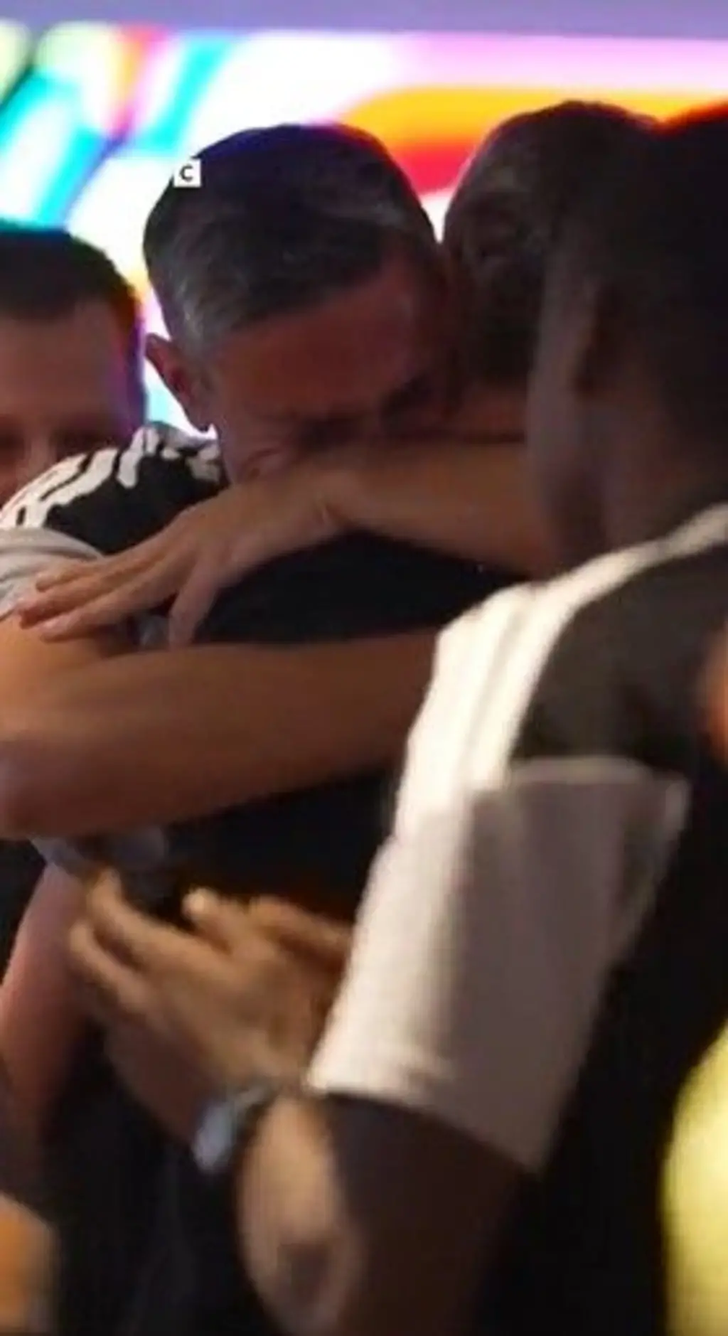 Árbitro esloveno chorando