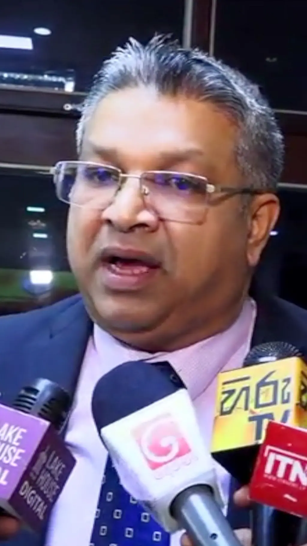 'රැඳවියෝද කාර්යමණ්ඩලයද කියන එක නෙවෙයි ප්‍රශ්නේ'